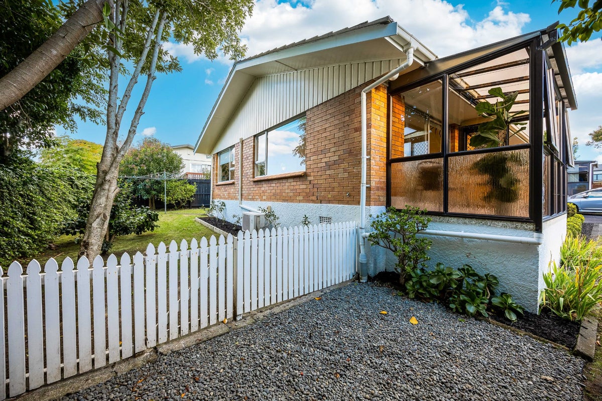 2/14 Rowan Terrace, Te Atatu South, Auckland - Carousel 22