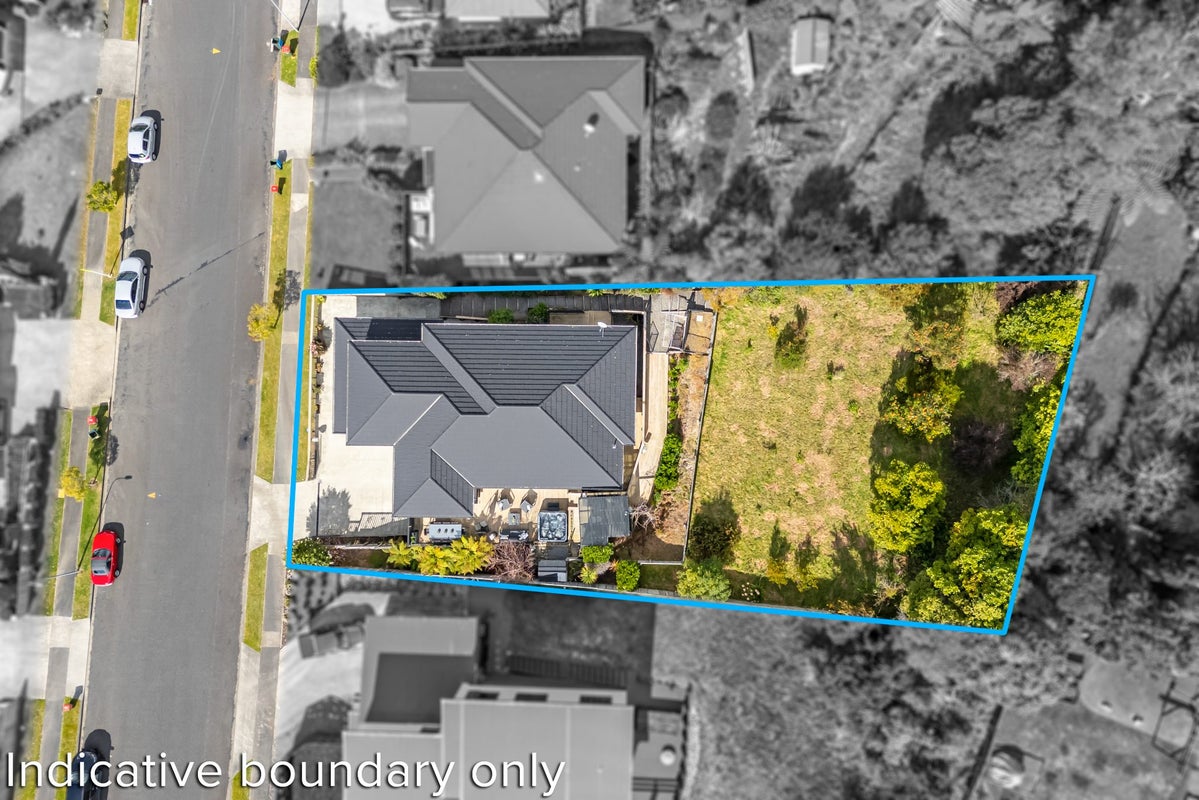 32 King Charles Drive, Kingsley Heights, Upper Hutt - Carousel 2