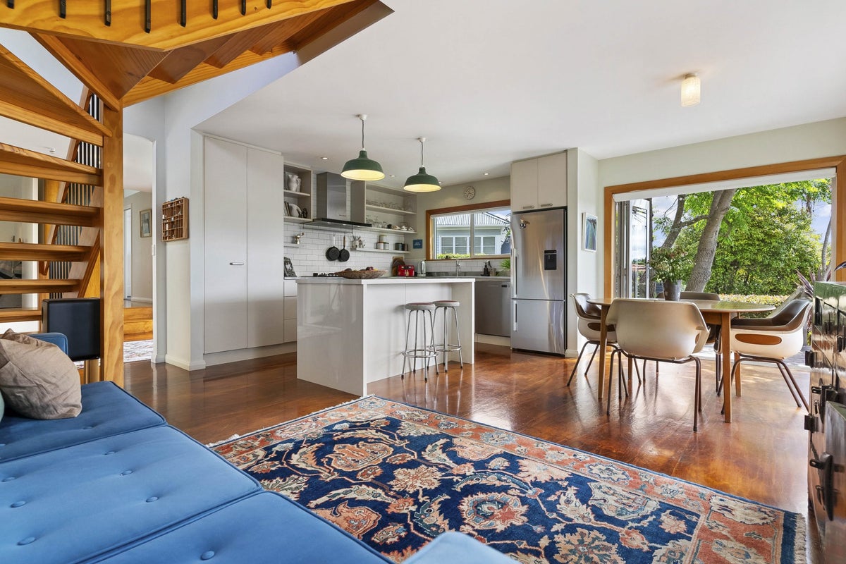 7 Kanuka Street, Point Chevalier, Auckland - Carousel 2