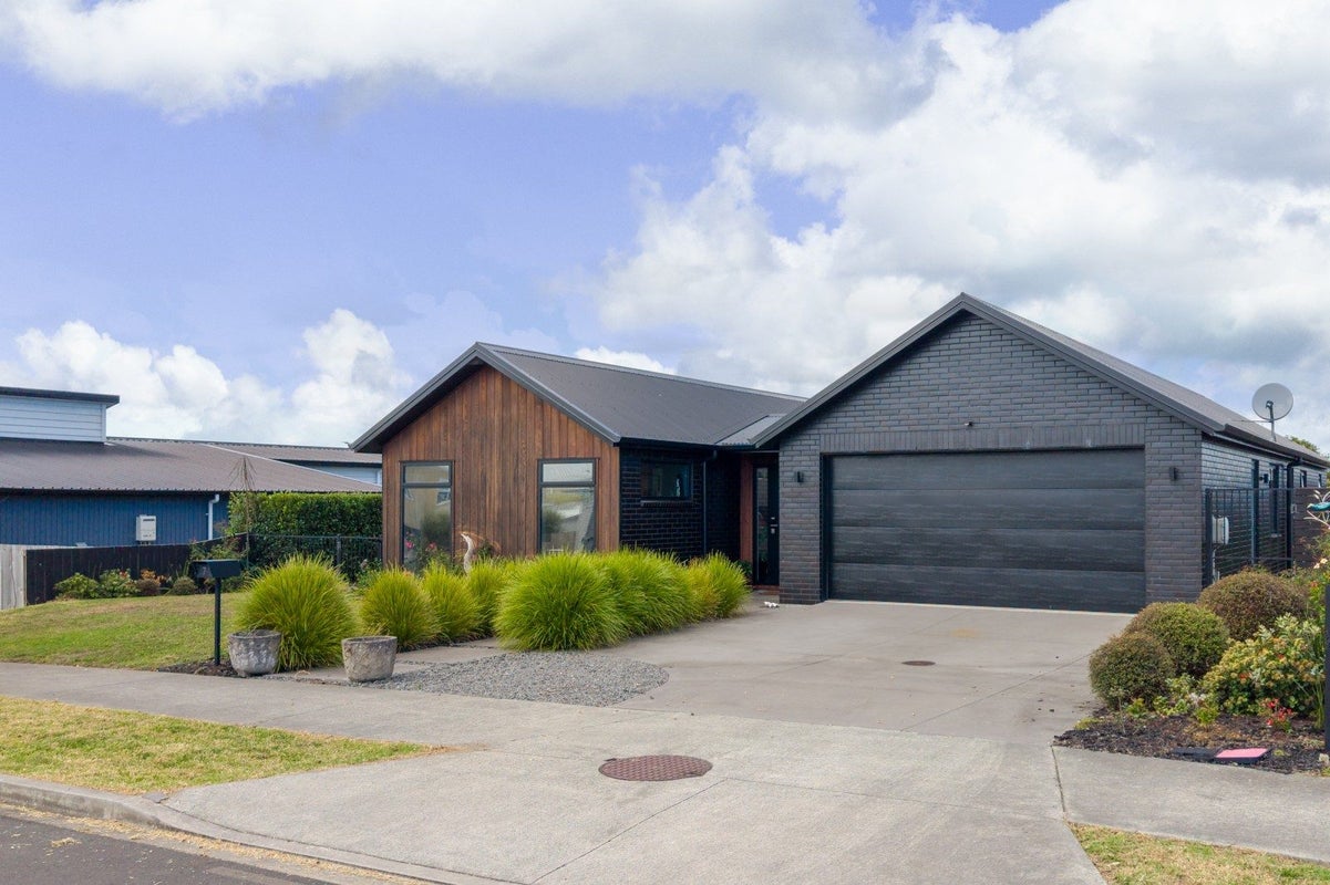 7 Otohikawa AVE, Glenbrook, Glenbrook - Carousel 2