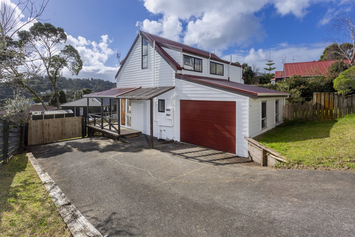 2/27 Tree View Avenue, Glenfield, Auckland - Carousel 1