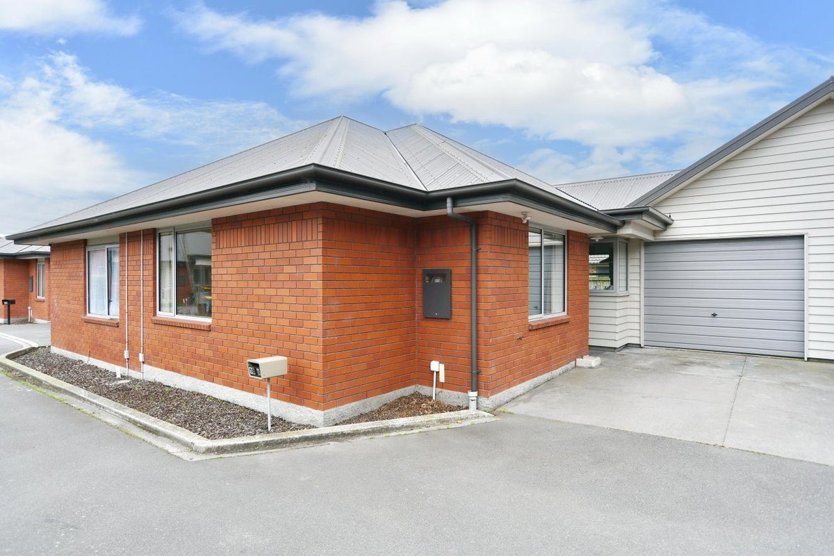 18D Defoe Place, Waltham, Christchurch - Carousel 1