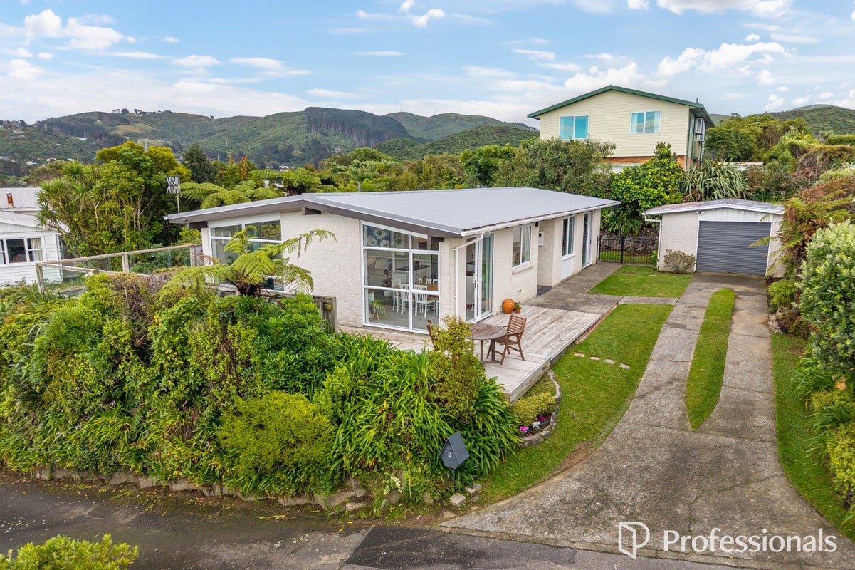 6 Viscount Grove, Kelson, Lower Hutt - Carousel 1