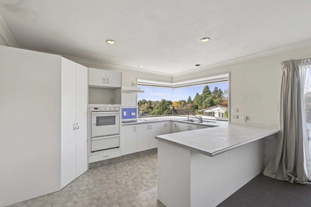 12 Cannon Street, Westown, New Plymouth - Carousel 2