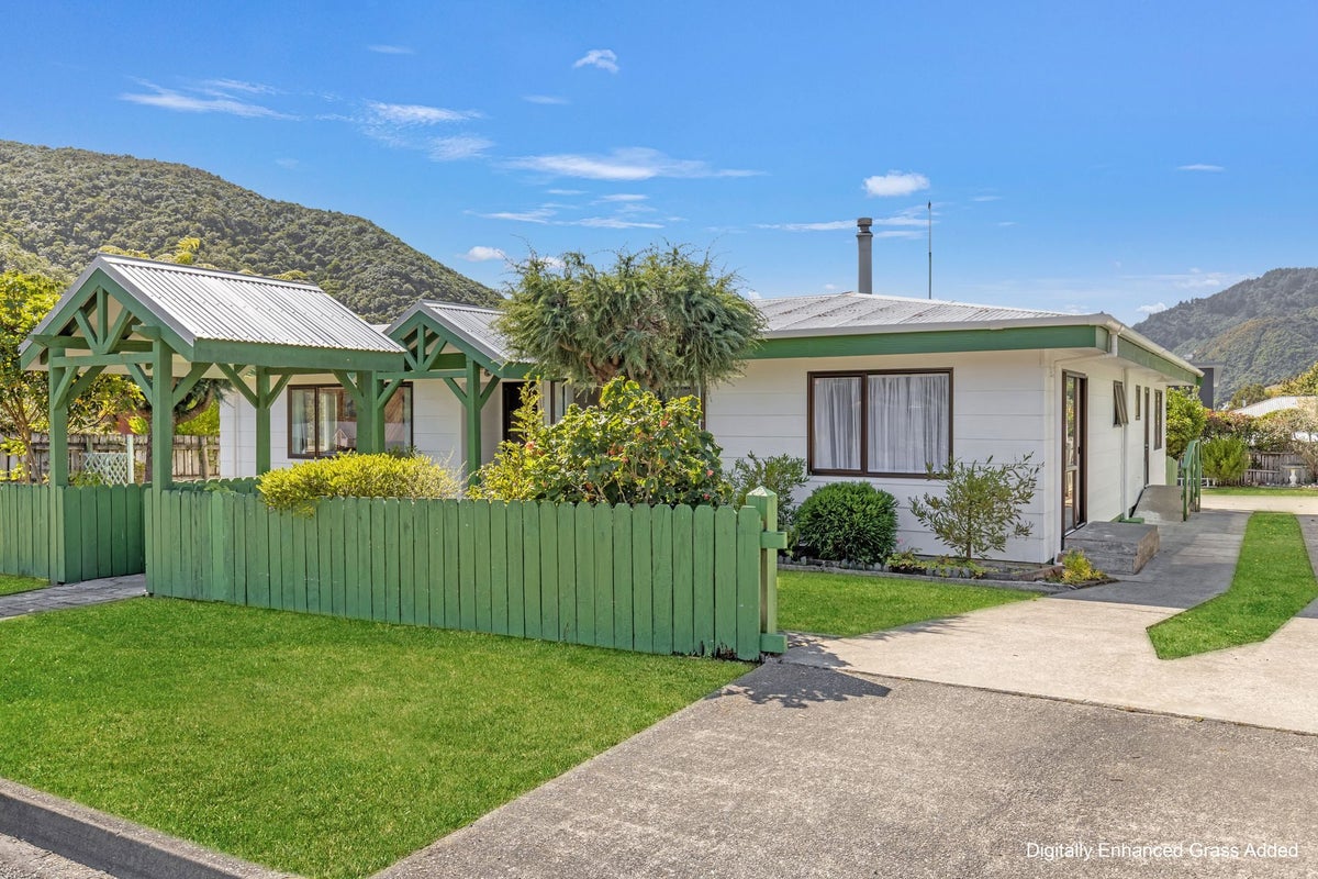 17 Huia Street, Waikawa, Picton - Carousel 1