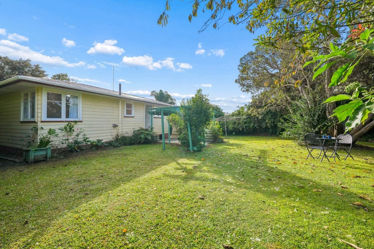 6A Holman Road, Te Atatu Peninsula, Auckland - Carousel 1