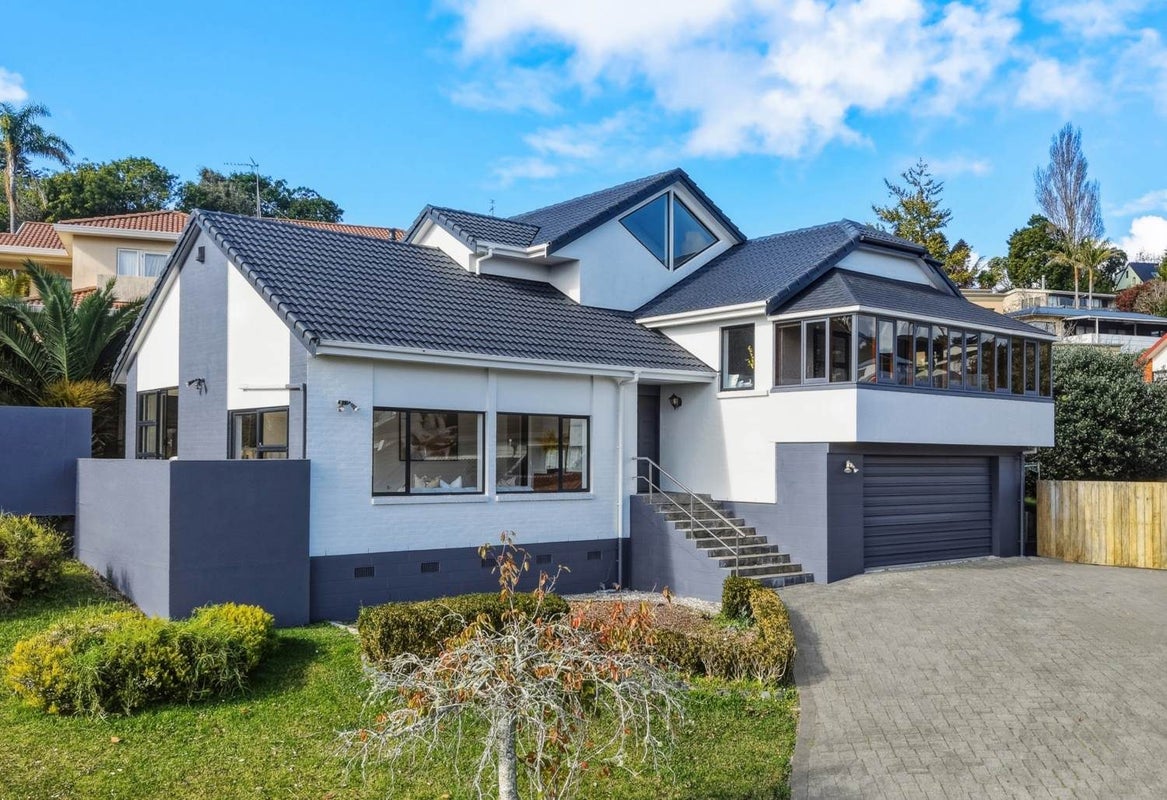 6 Tenbless Court, Unsworth Heights, Auckland - Carousel 1