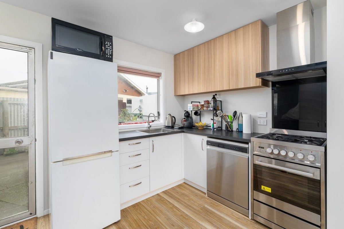 6/8 Lane Street, Woolston, Christchurch - Carousel 2