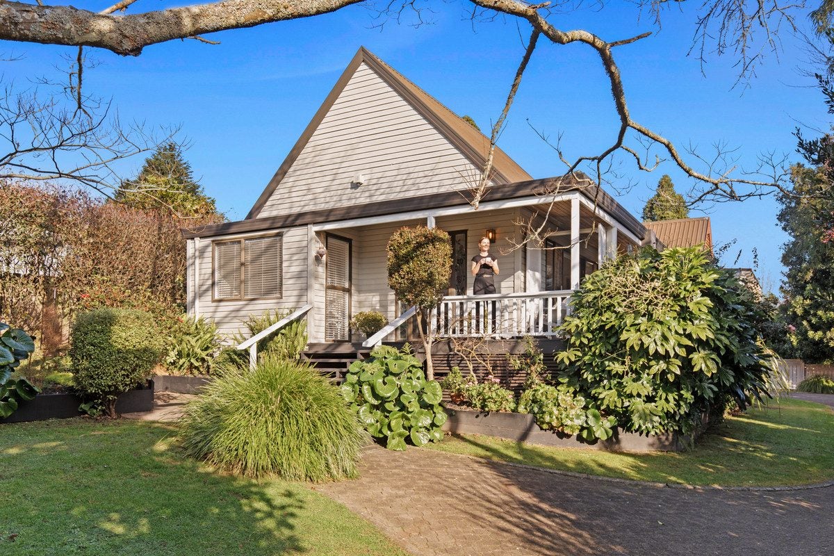 8 Langstone Street, Welcome Bay, Tauranga - Carousel 1