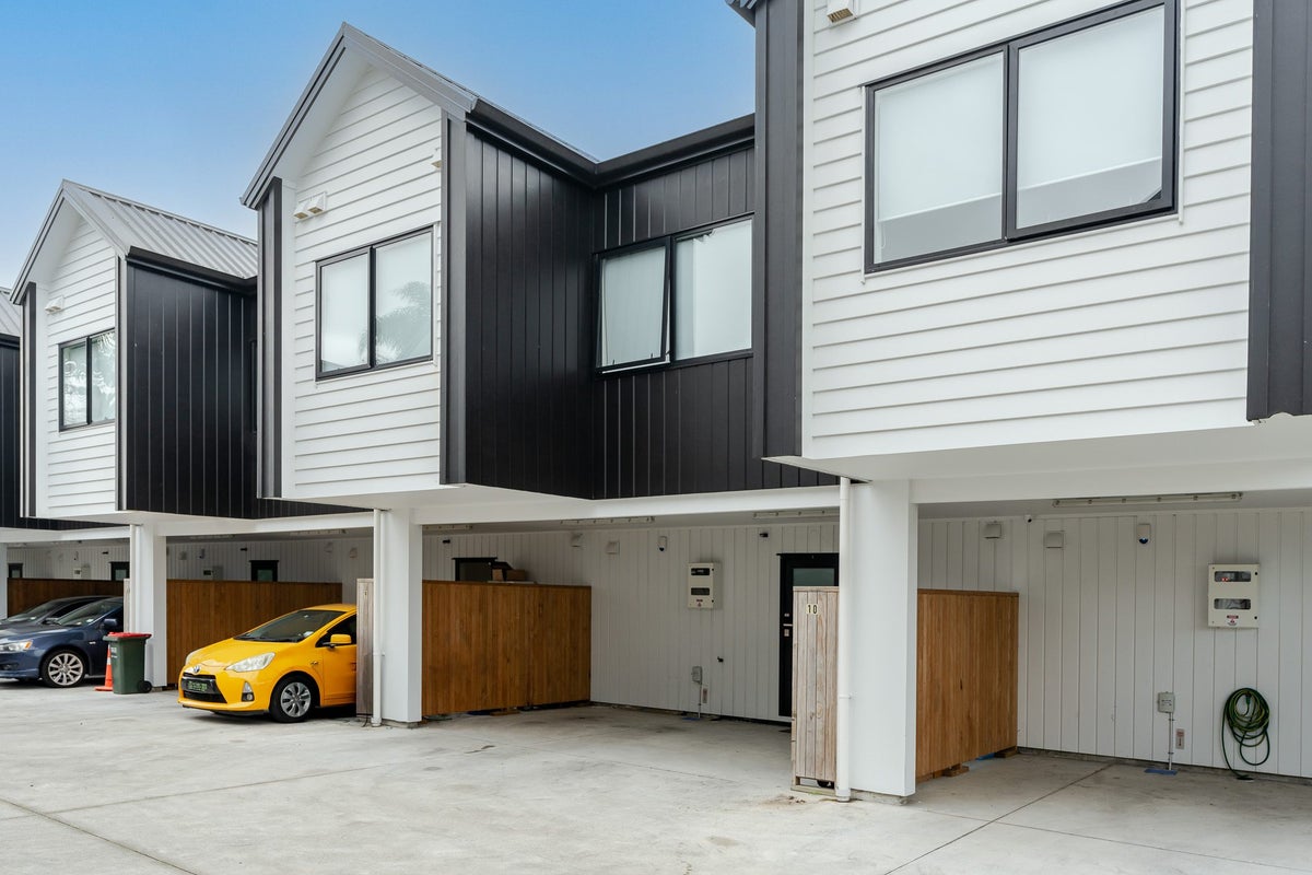 10/56 May Street, Hamilton East, Hamilton - Carousel 13