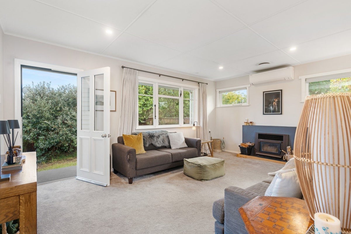 77 Kent Street, Carterton - Carousel 2