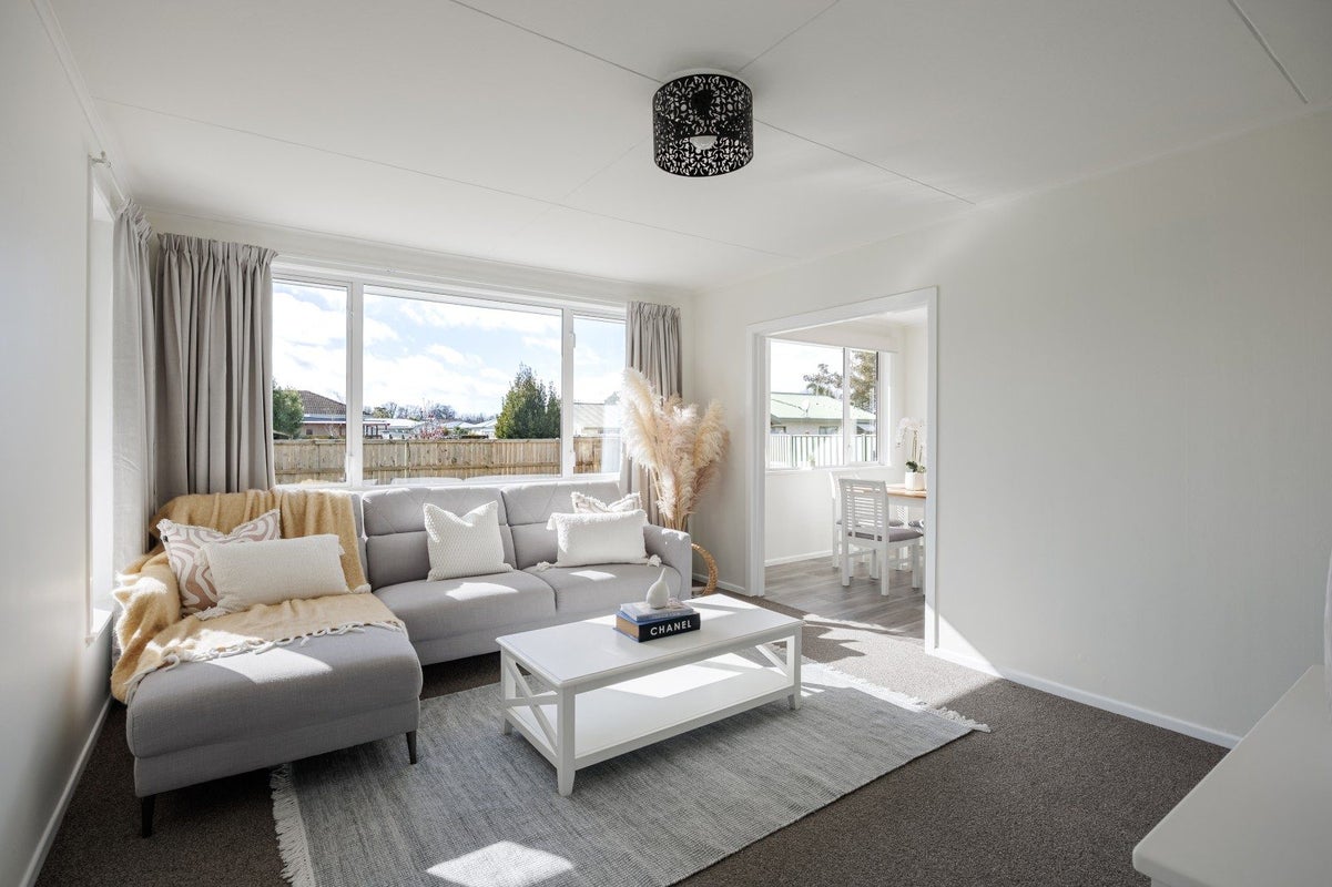 235 Warwick Road, Mayfair, Hastings - Carousel 2