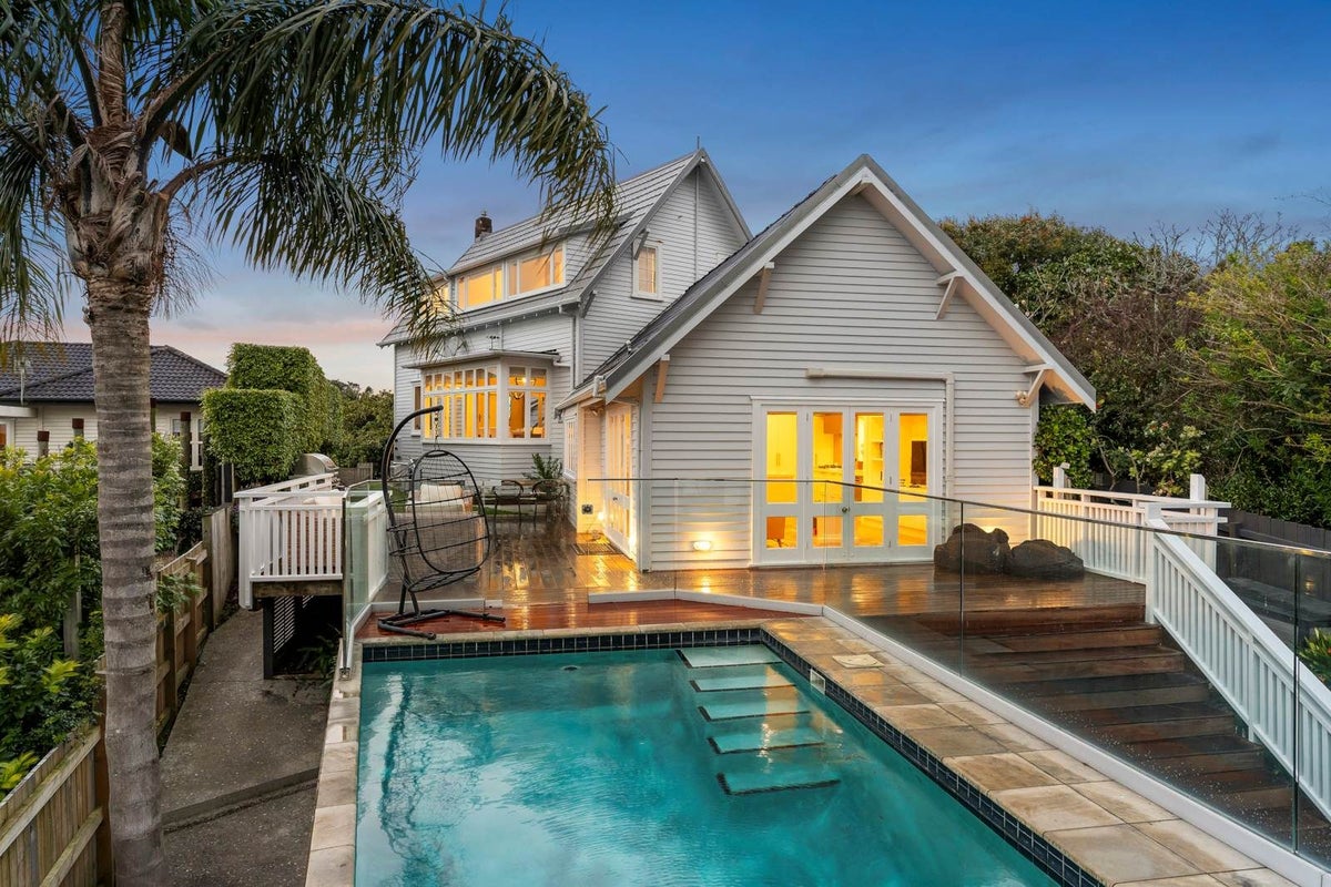 4 Bongard Road, Mission Bay, Auckland - Carousel 1