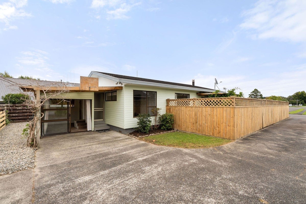 11 Sandstrom Grove, Feilding, Feilding - Carousel 1