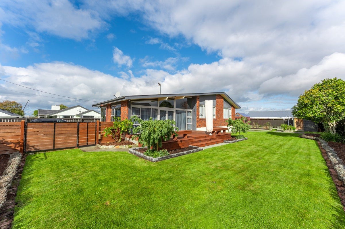 76 Mountain View Road, Glenwood, Timaru - Carousel 1