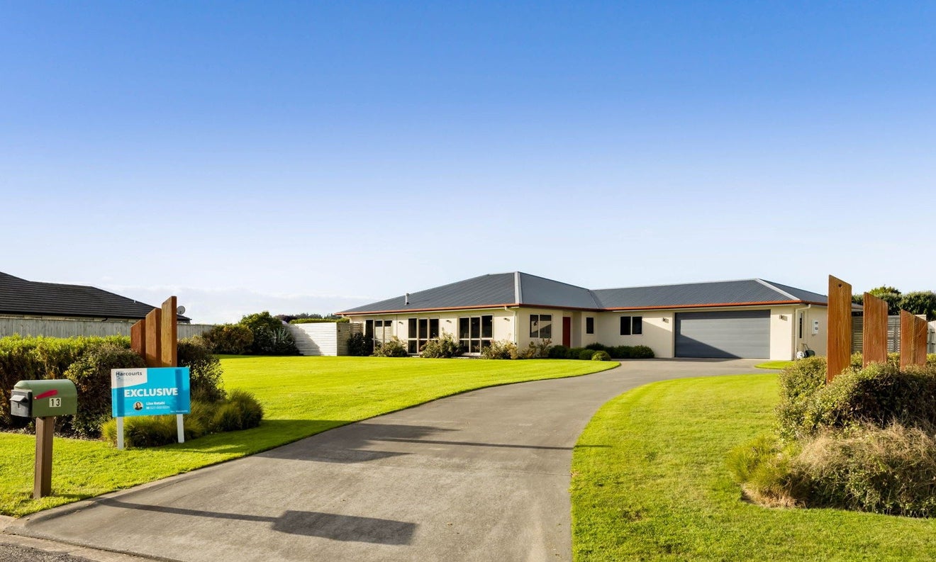 13 Denby Heights, Hawera - Carousel 1