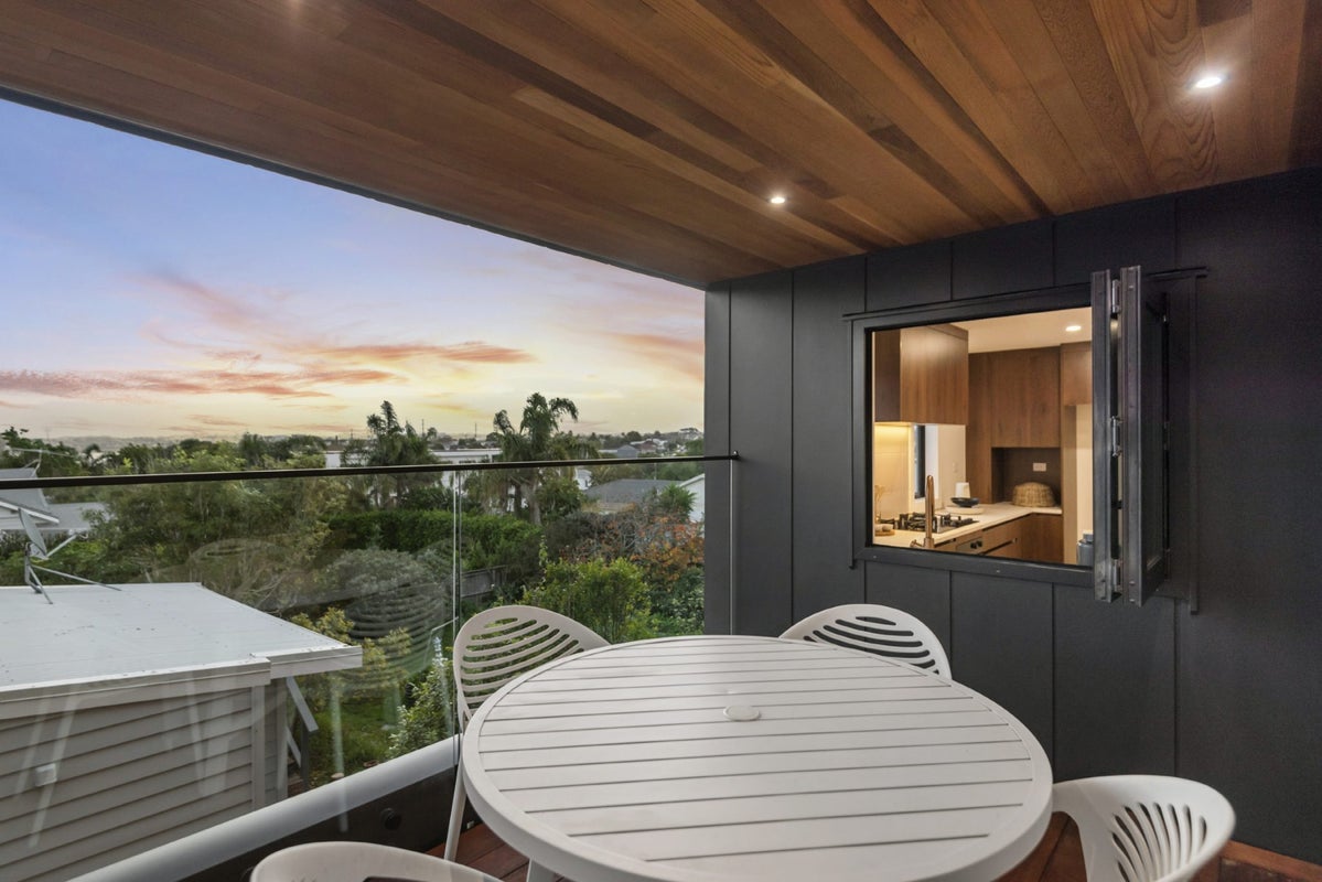 16A Egremont Street, Belmont, Auckland - Carousel 2