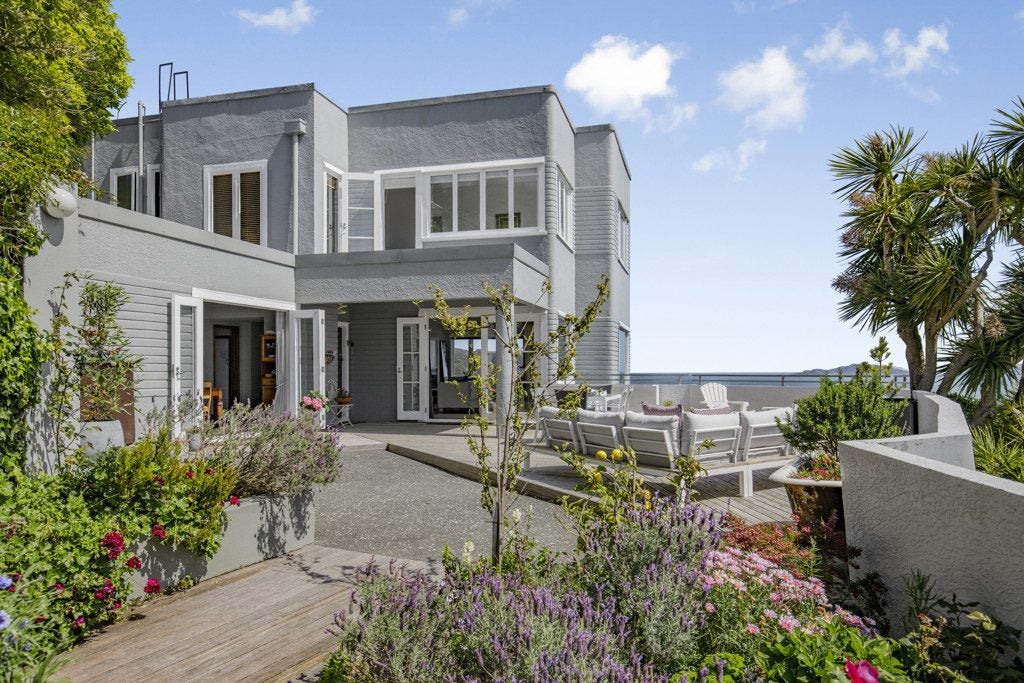 1/58 Ferry Road, Days Bay, Lower Hutt - Carousel 1
