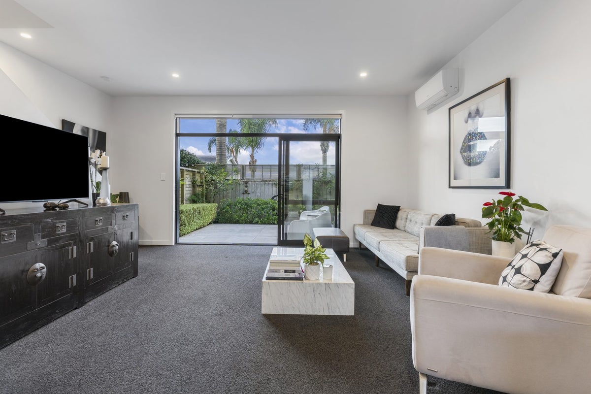 6/50 Ocean View Road, Northcote, Auckland - Carousel 2