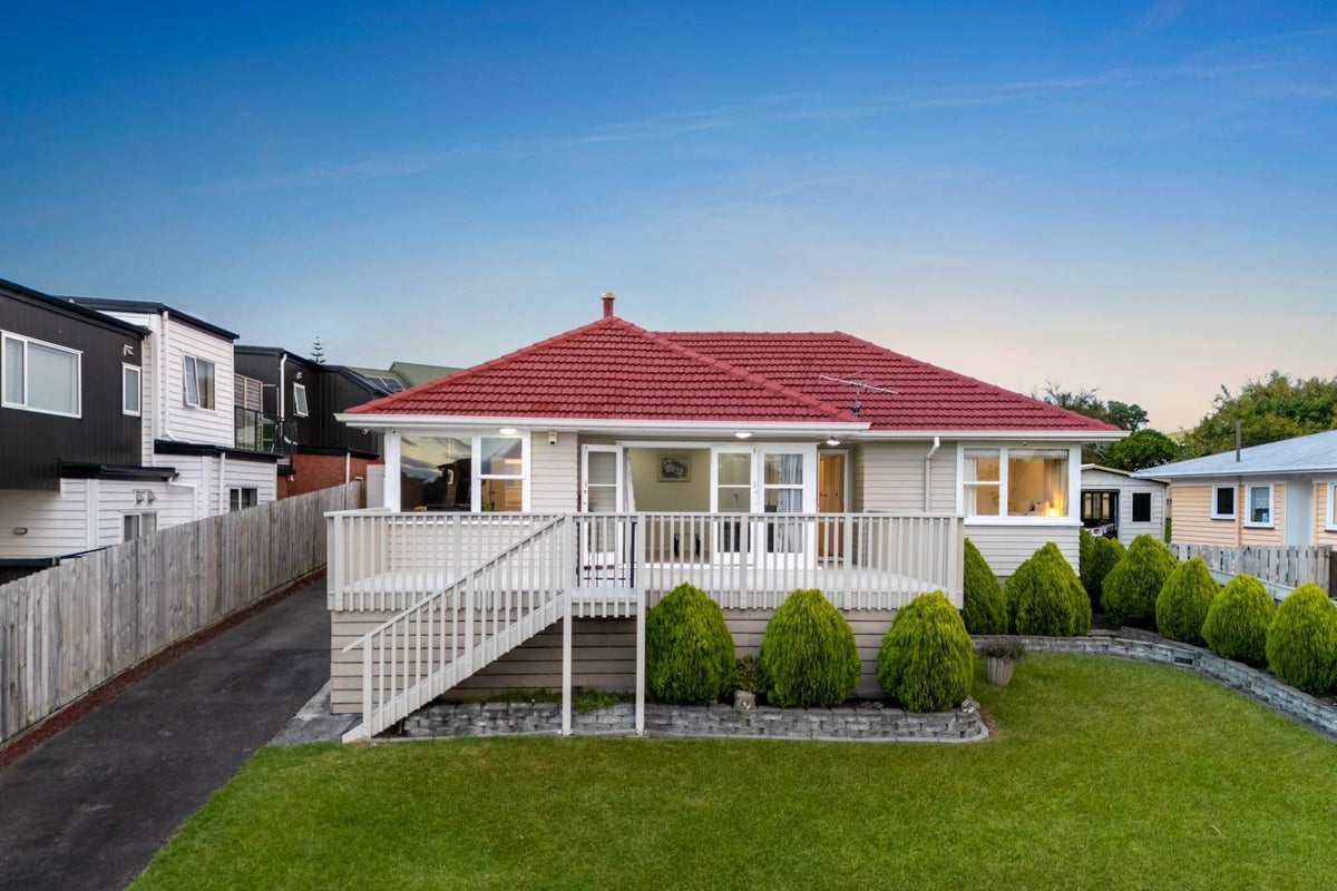 9 Rangitiki Crescent, Lynfield, Auckland - Carousel 1