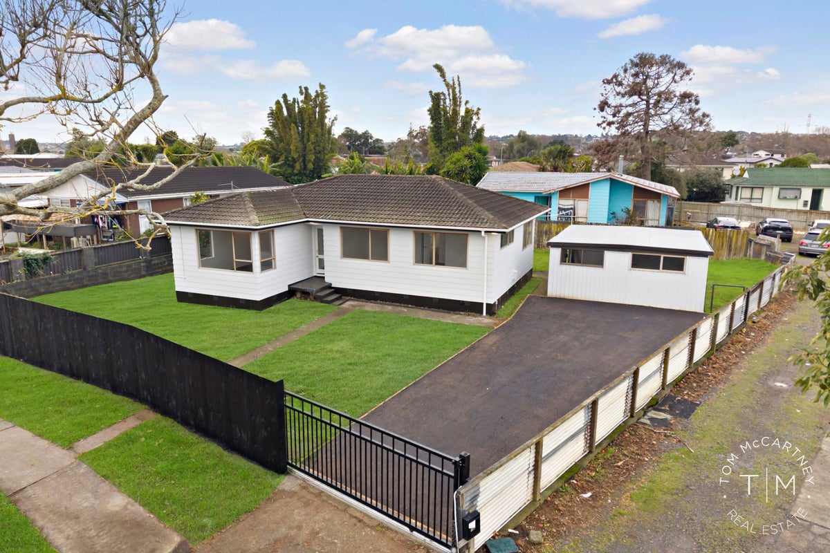 12 Desmond Place, Otara, Auckland - Carousel 2