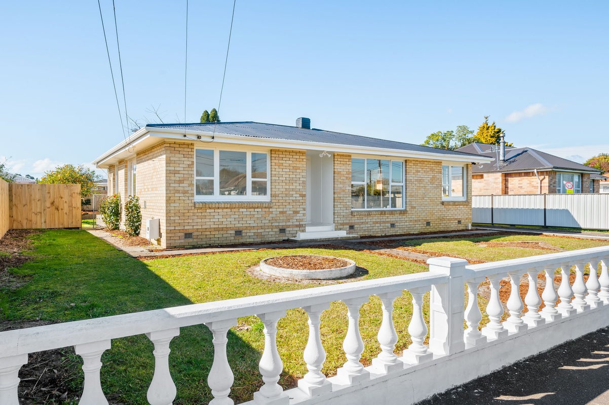 8 Dalesford Street, Silverdale, Hamilton - Carousel 1