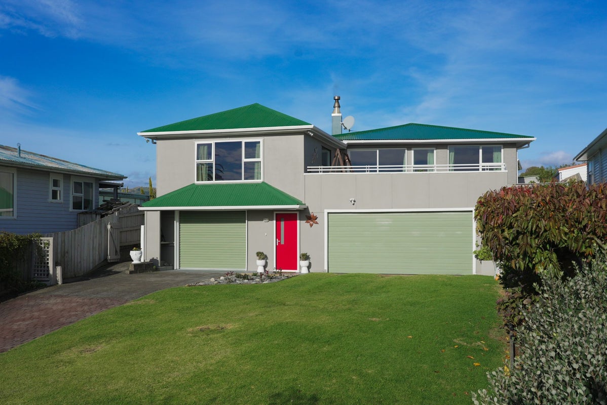 44 Gray Avenue, Paraparaumu Beach, Paraparaumu - Carousel 1