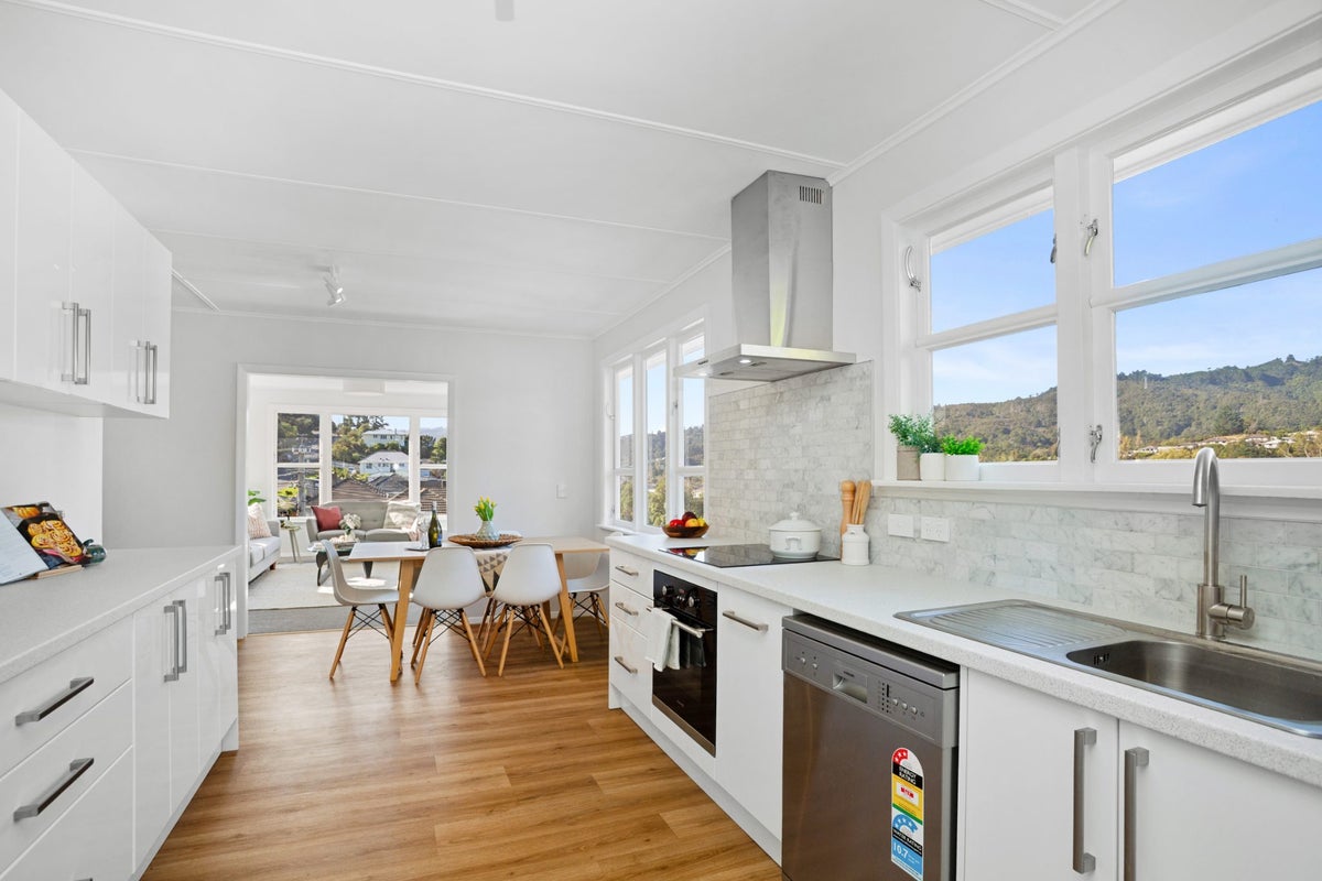 7 Logie Street, Stokes Valley, Lower Hutt - Carousel 1