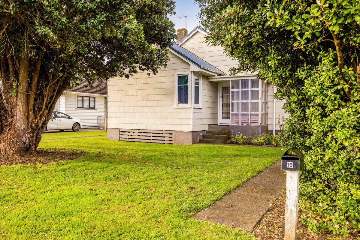 16 Manchester Street, Patea - Carousel 2