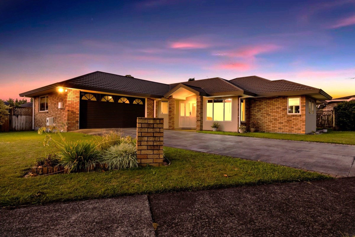 4 Adam Lile Drive, Highlands Park, New Plymouth - Carousel 1