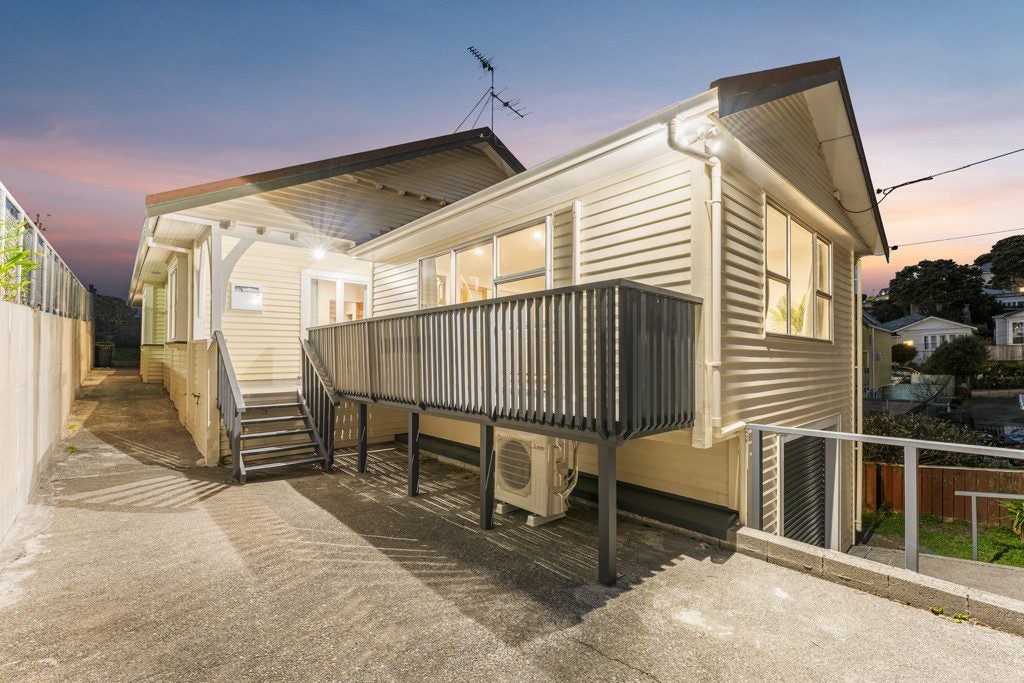 12 Upper Bourke Street, Kilbirnie, Wellington - Carousel 1