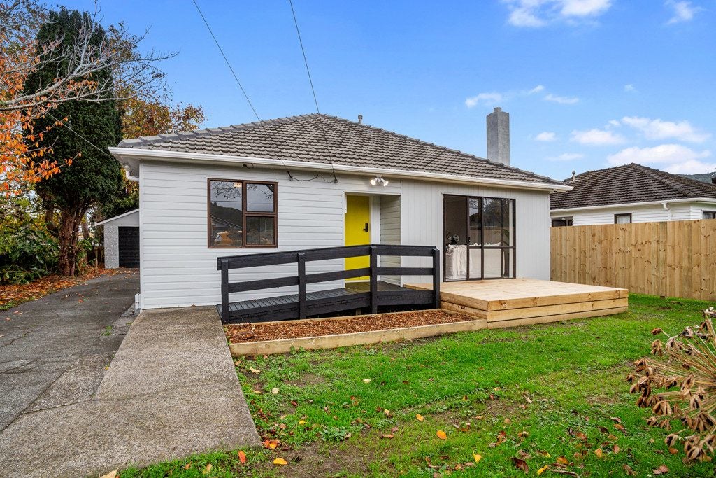 11 Burden Avenue, Wainuiomata, Lower Hutt - Carousel 2
