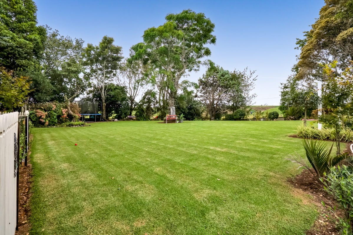 330 Kelly Road, Lepperton, New Plymouth - Carousel 50
