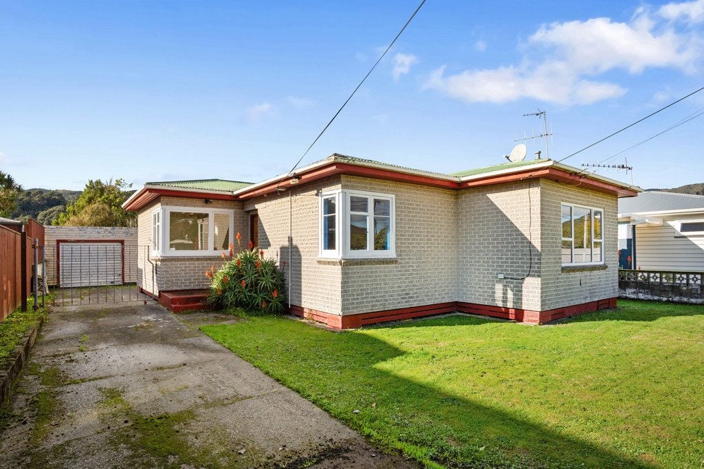 59 Bledisloe Crescent, Wainuiomata, Lower Hutt - Carousel 1