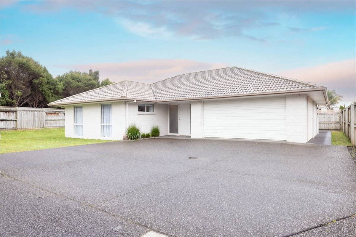 292 Lakes Boulevard, Pyes Pa, Tauranga - Carousel 1