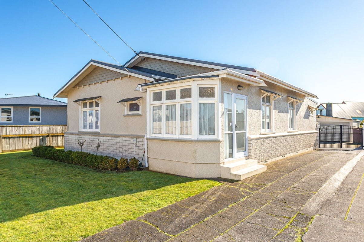 20 Fitzherbert Avenue, Springvale, Whanganui - Carousel 1