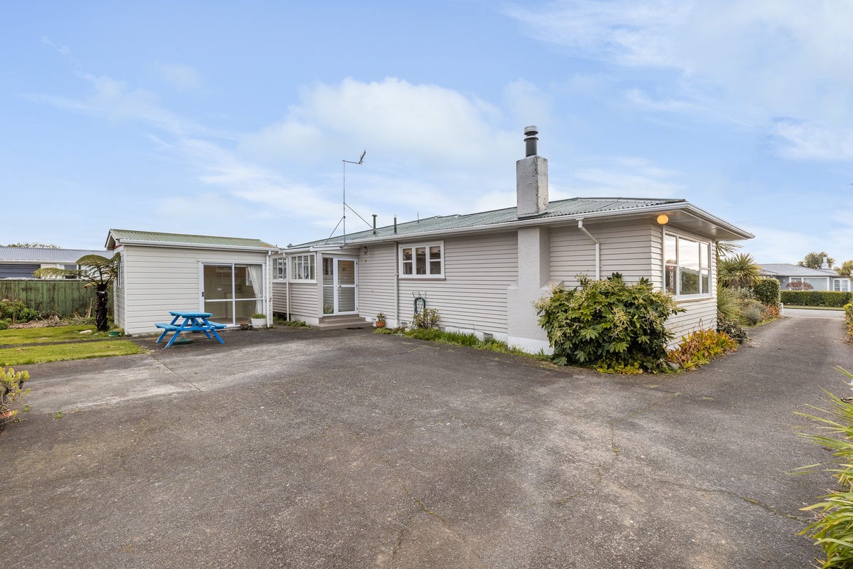 8 Elizabeth Street, Levin, Levin - Carousel 1