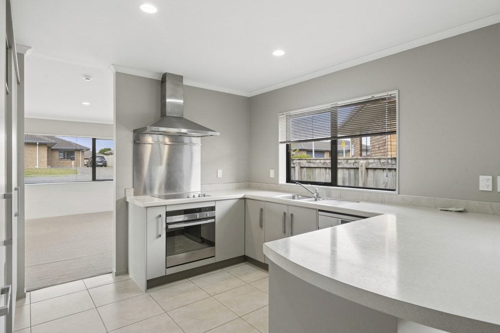 3 Percy Kinsman Crescent, Riverstone Terraces, Upper Hutt - Carousel 1