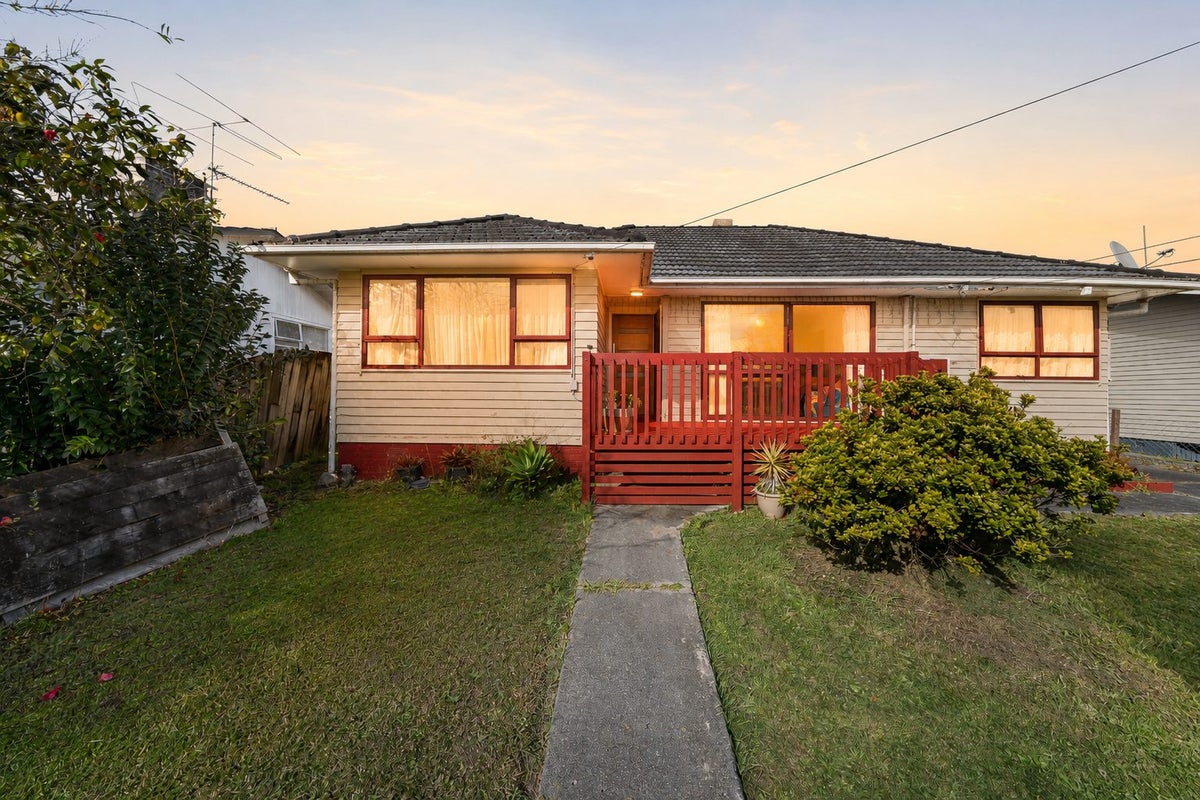 16 Antrim Crescent, Otara, Auckland - Carousel 2