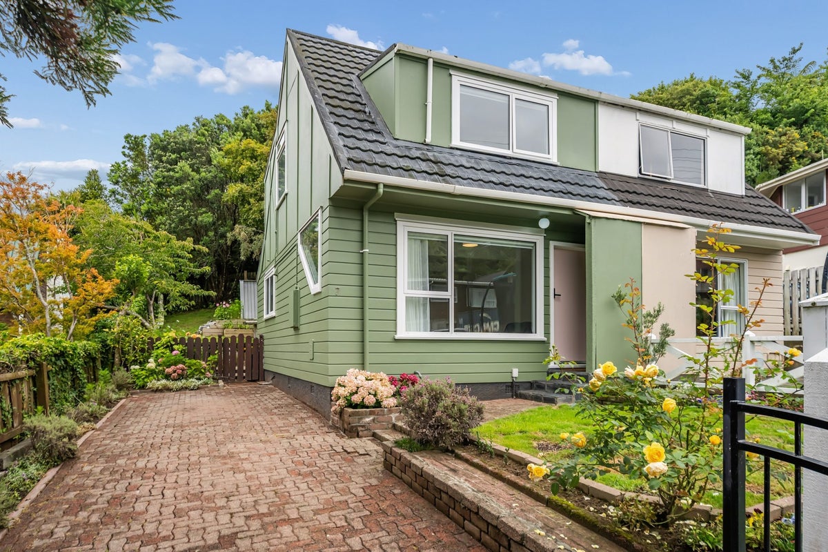 7 Rondane Place, Tirohanga, Lower Hutt - Carousel 1