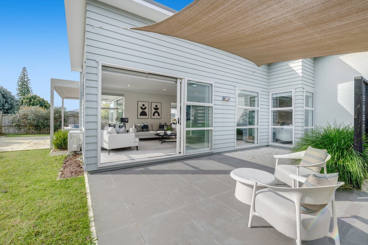 26 Kukuwai Avenue, Red Beach, Red Beach - Carousel 1