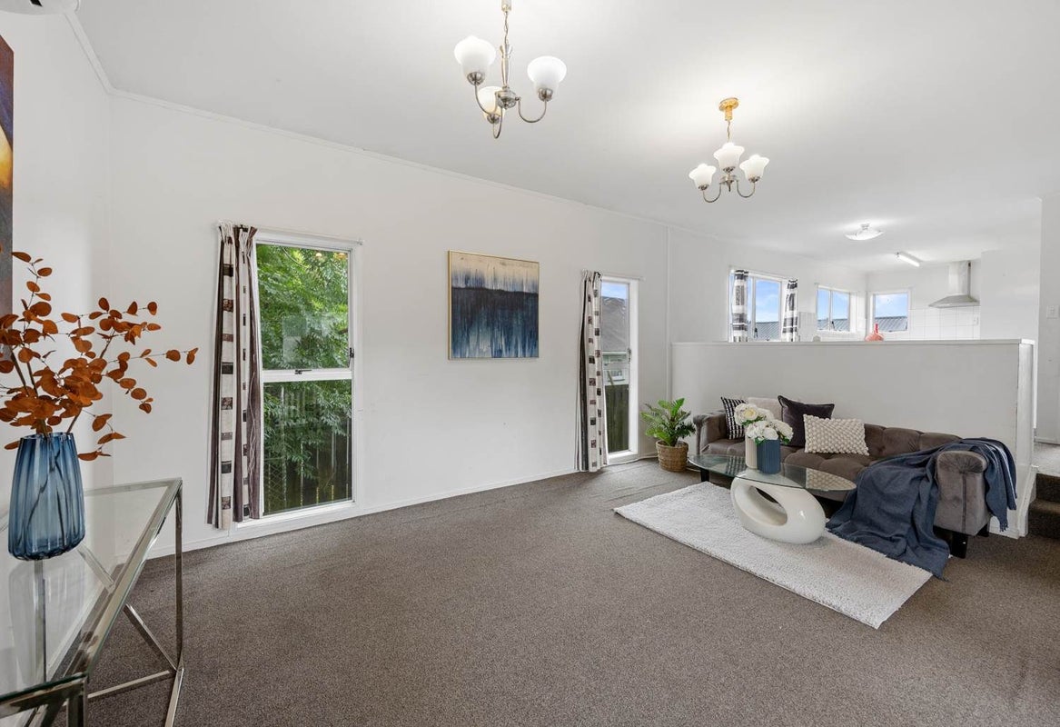 4 Aden Place, Clendon Park, Auckland - Carousel 2