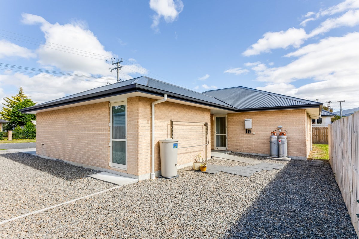 20 Redwood Street, Elderslea, Upper Hutt - Carousel 22