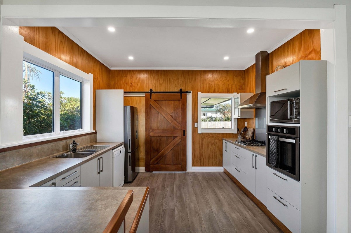 17 Juliet Street, Stratford - Carousel 2