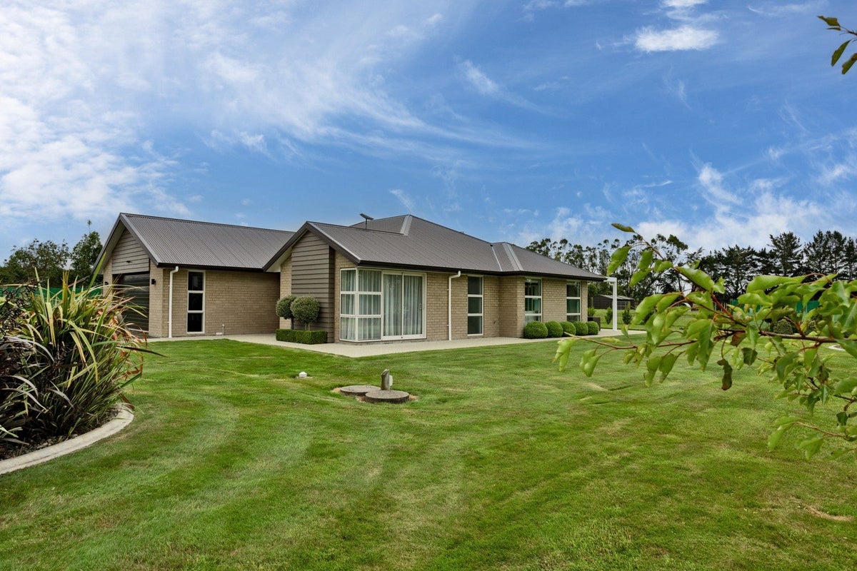 152 Moore Road, Lorneville, Invercargill - Carousel 1