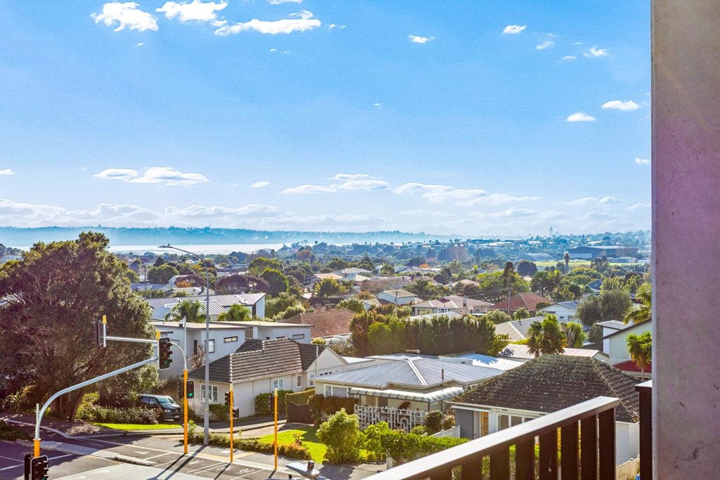 302/2 Miller Street, Point Chevalier, Auckland - Carousel 2