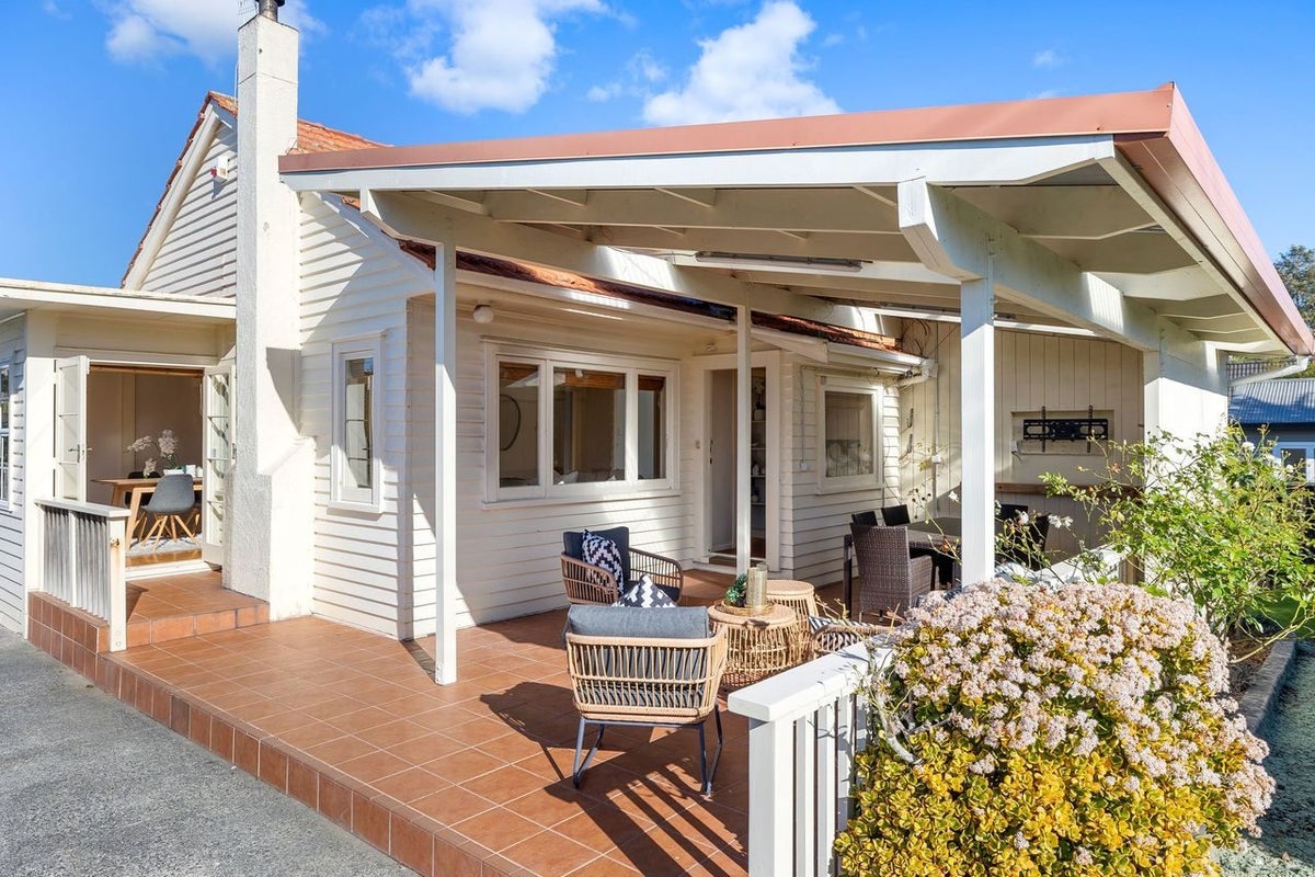 11 Luplau Crescent, Cockle Bay, Auckland - Carousel 1