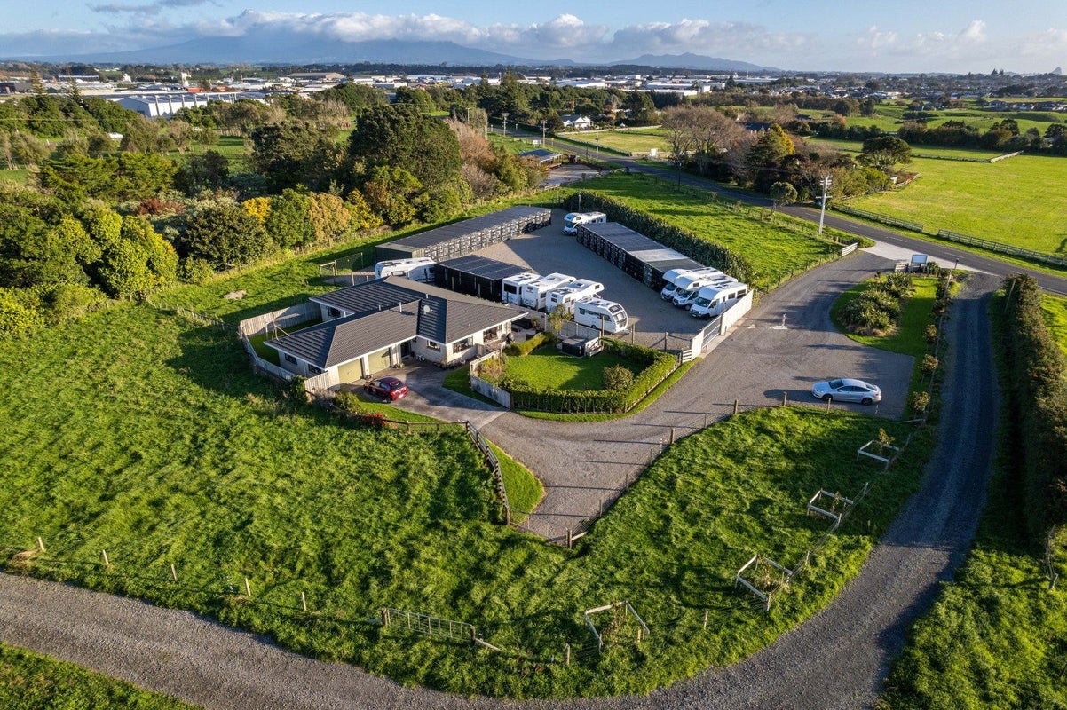 32 Airport Drive, Bell Block, New Plymouth - Carousel 1