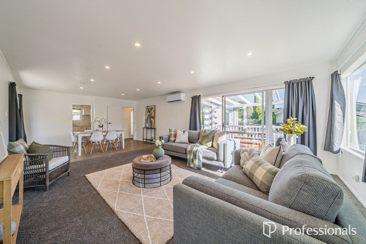 13 Christchurch Crescent, Kelson, Lower Hutt - Carousel 2