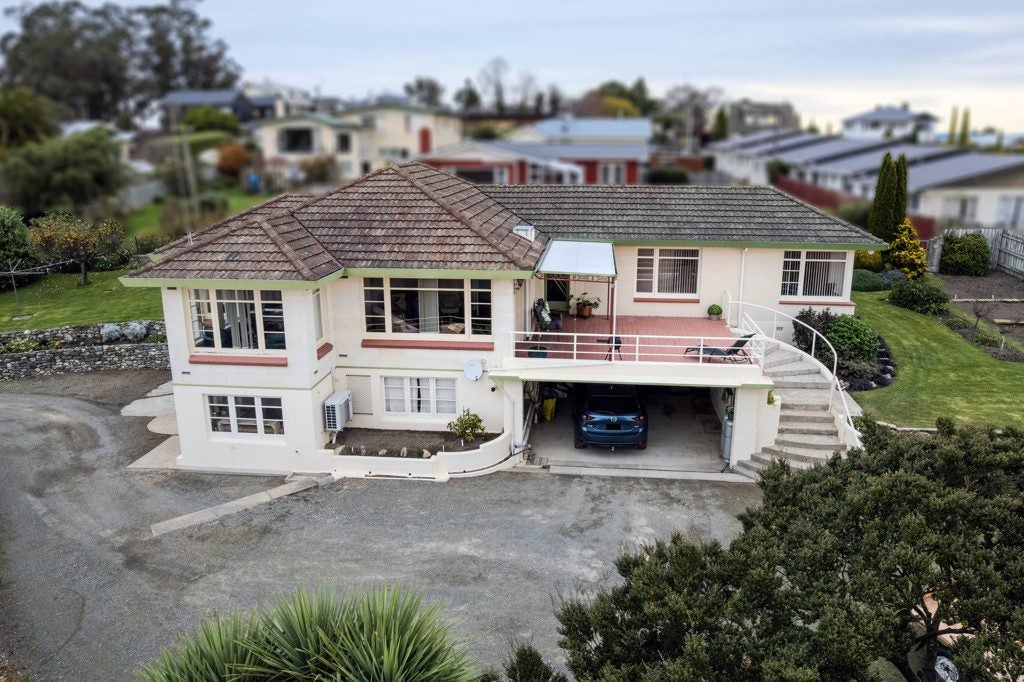 10 Solway Street, Holmes Hill, Oamaru - Carousel 1